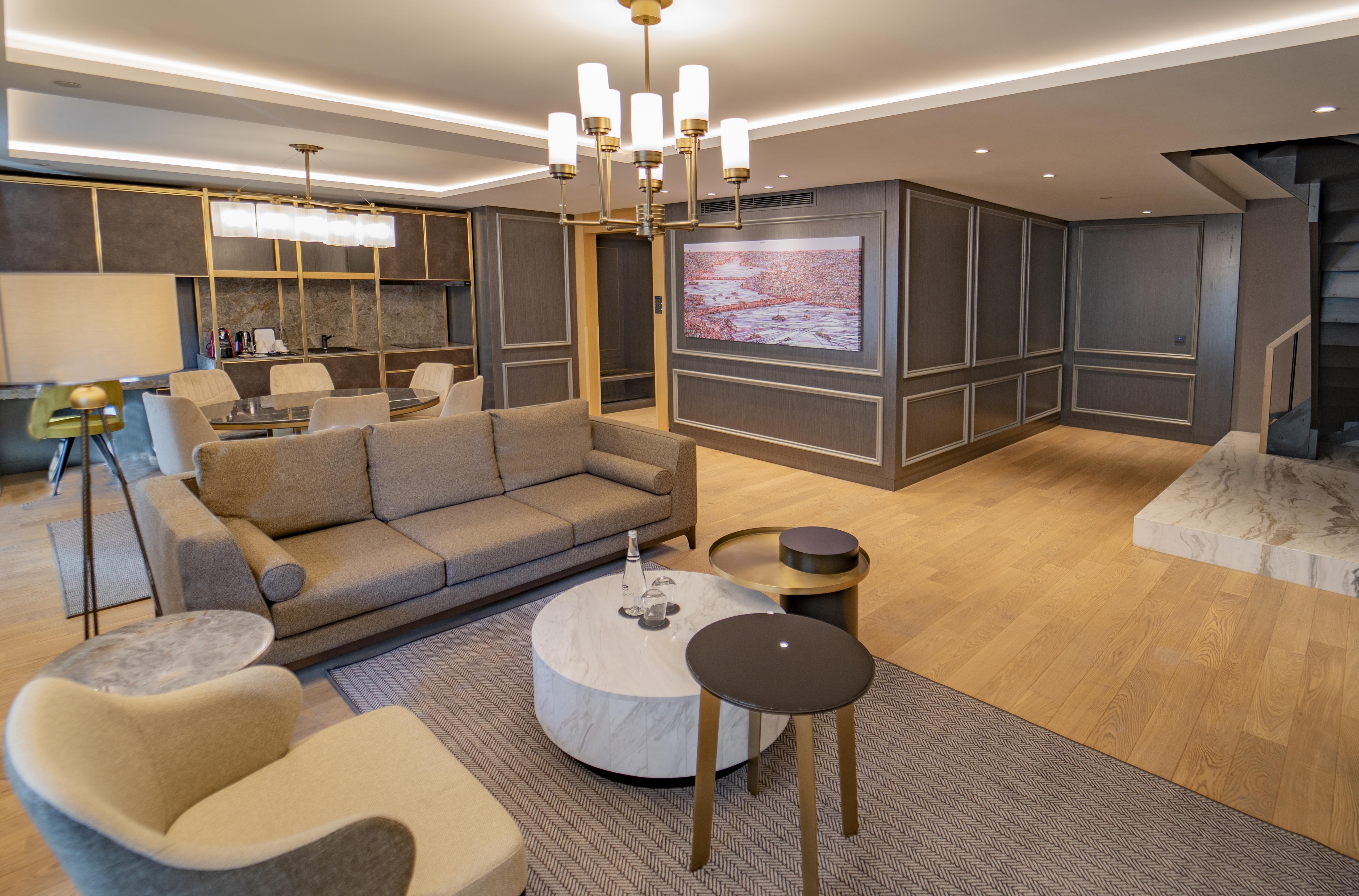 Hotel Sofitel Istanbul Taksim Exteriér fotografie The interior of the 1000-square-metre (1,100-square-yard) presidential suite