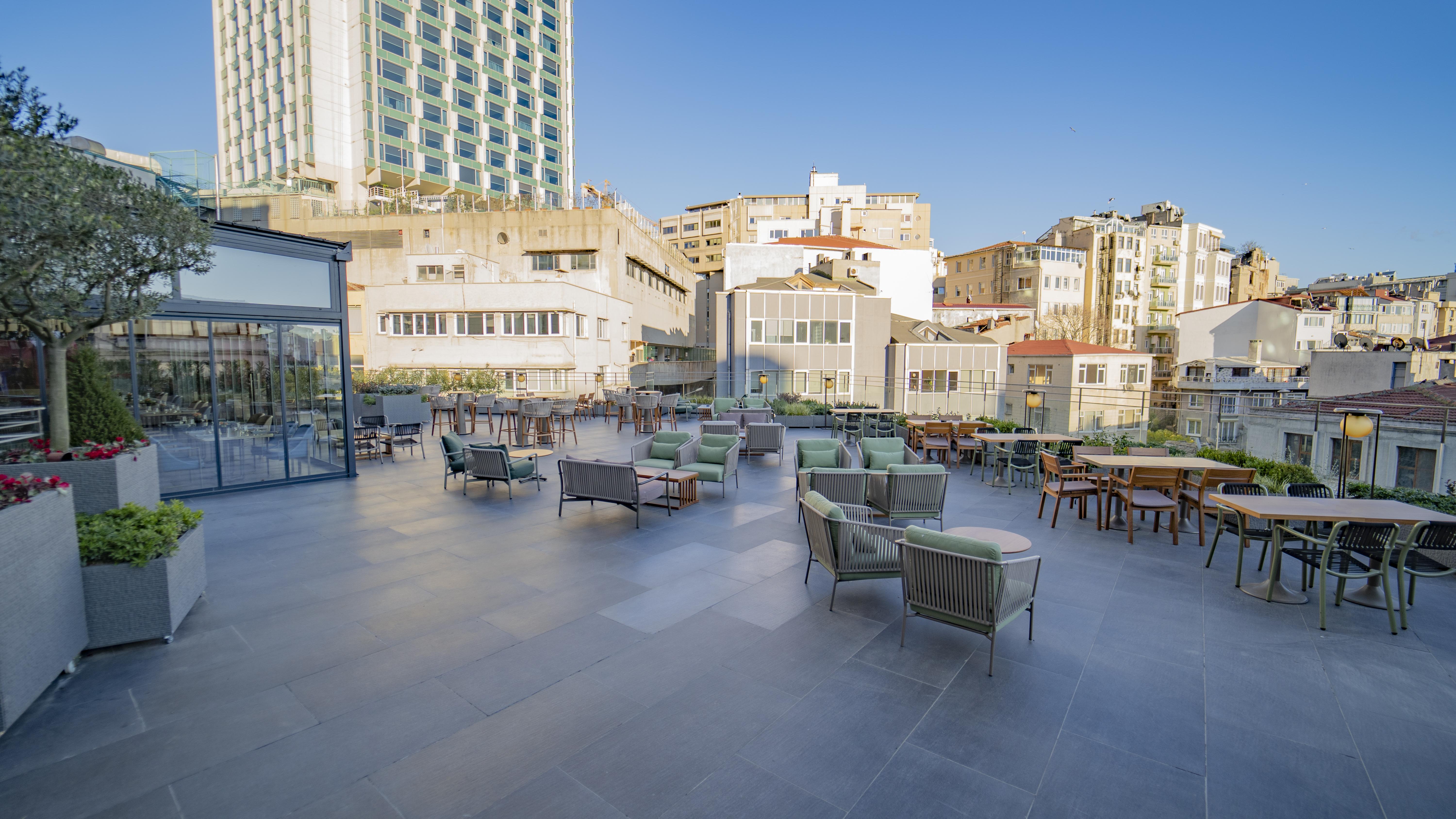 Hotel Sofitel Istanbul Taksim Exteriér fotografie The rooftop terrace