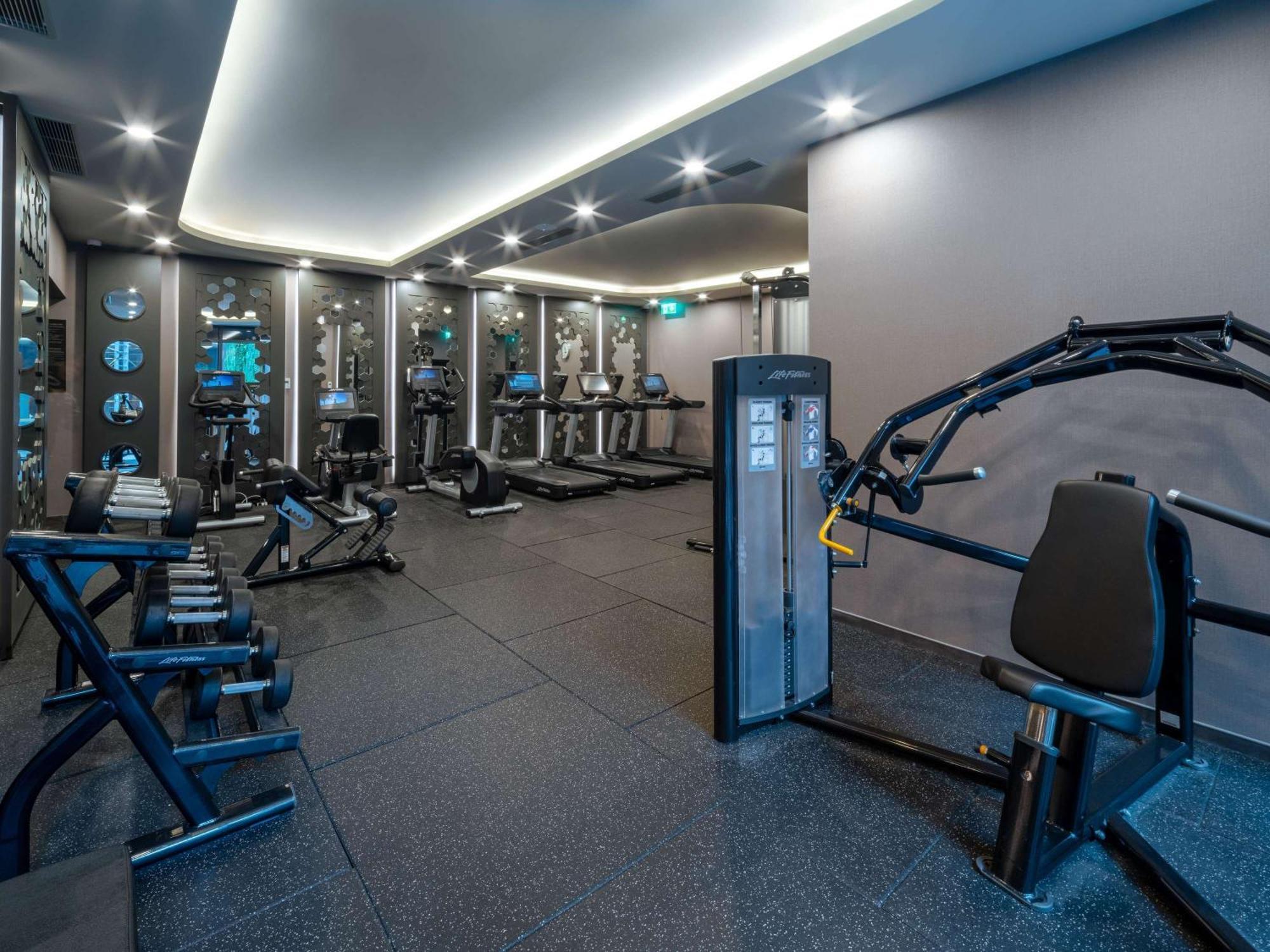 Hotel Sofitel Istanbul Taksim Exteriér fotografie The gym at the 100 Queen's Gate