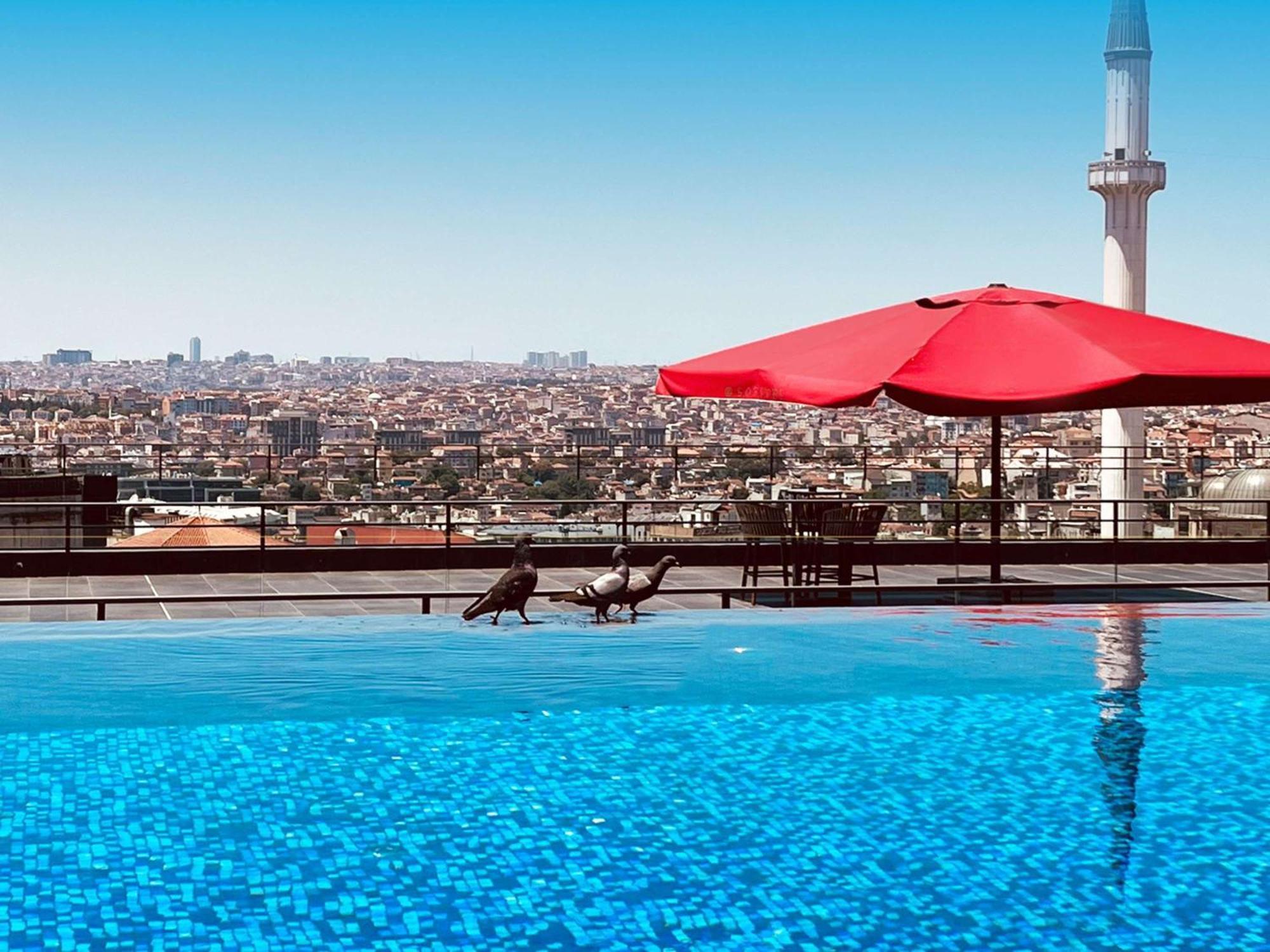 Hotel Sofitel Istanbul Taksim Exteriér fotografie View from the rooftop pool
