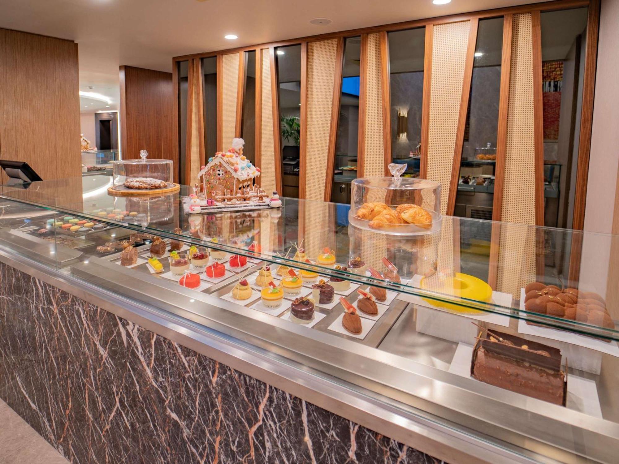 Hotel Sofitel Istanbul Taksim Exteriér fotografie A pastry display at a hotel