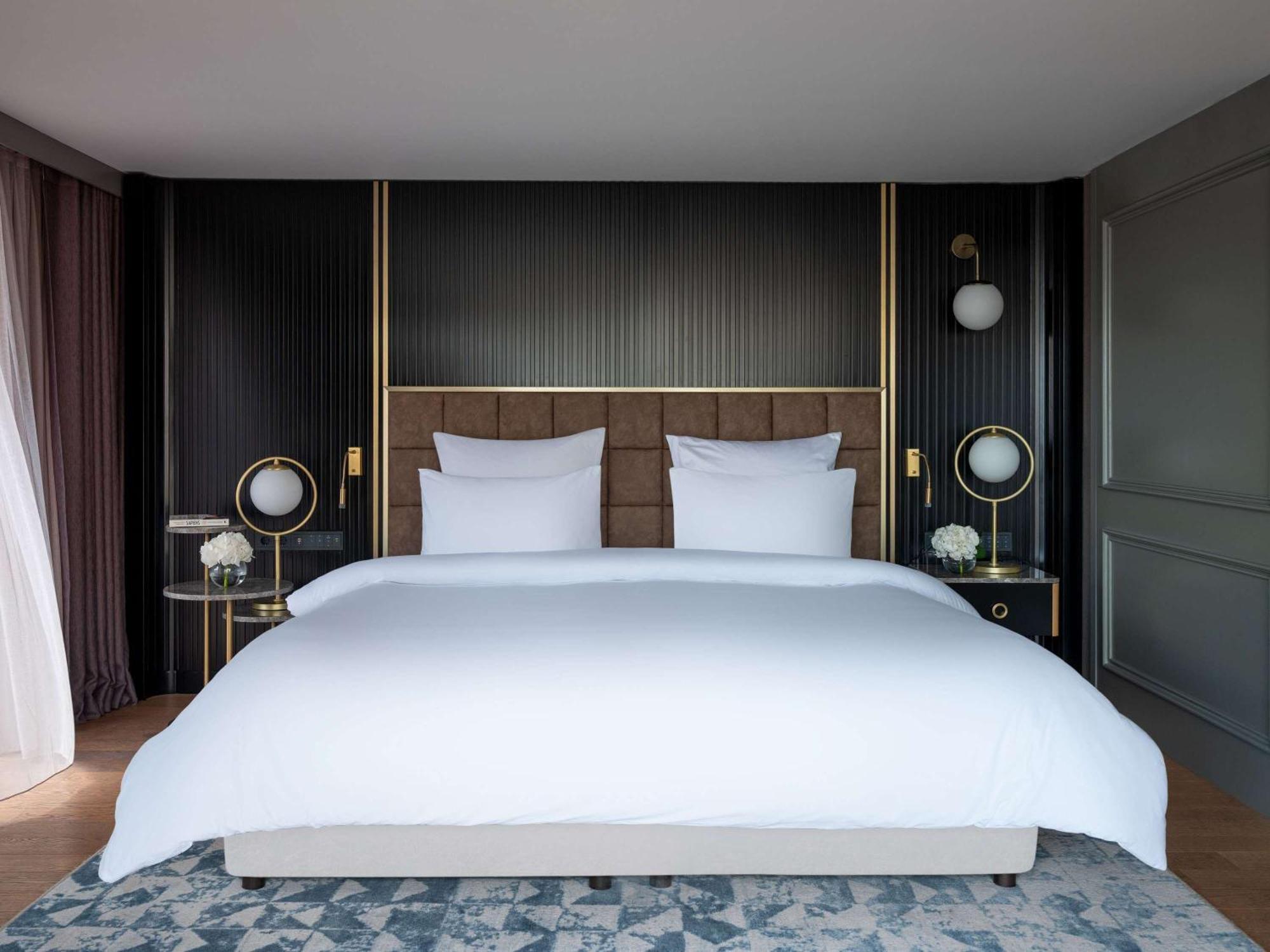 Hotel Sofitel Istanbul Taksim Exteriér fotografie A bedroom at the hotel